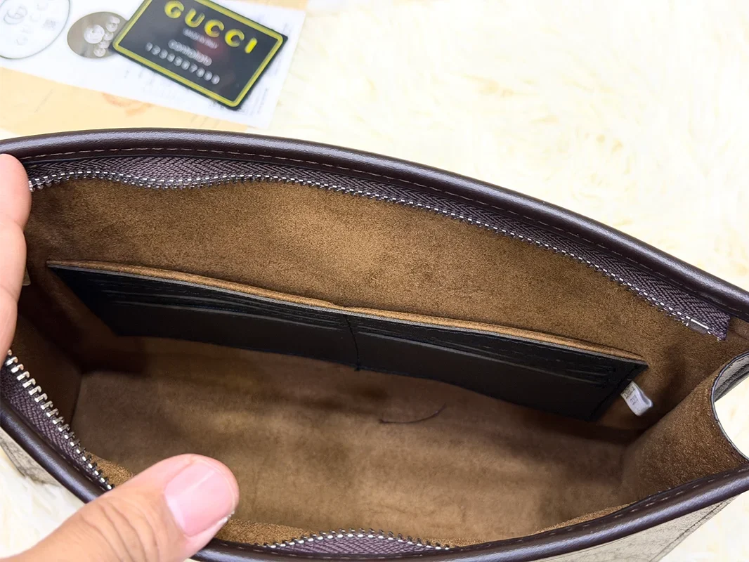 Gucci GG Supreme Beige Monogram Zip Pouch