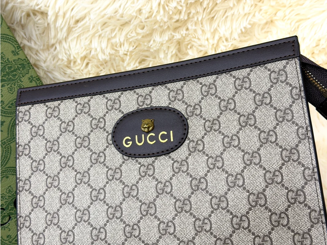 Gucci Beige GG Monogram Oval Logo Zip Pouch