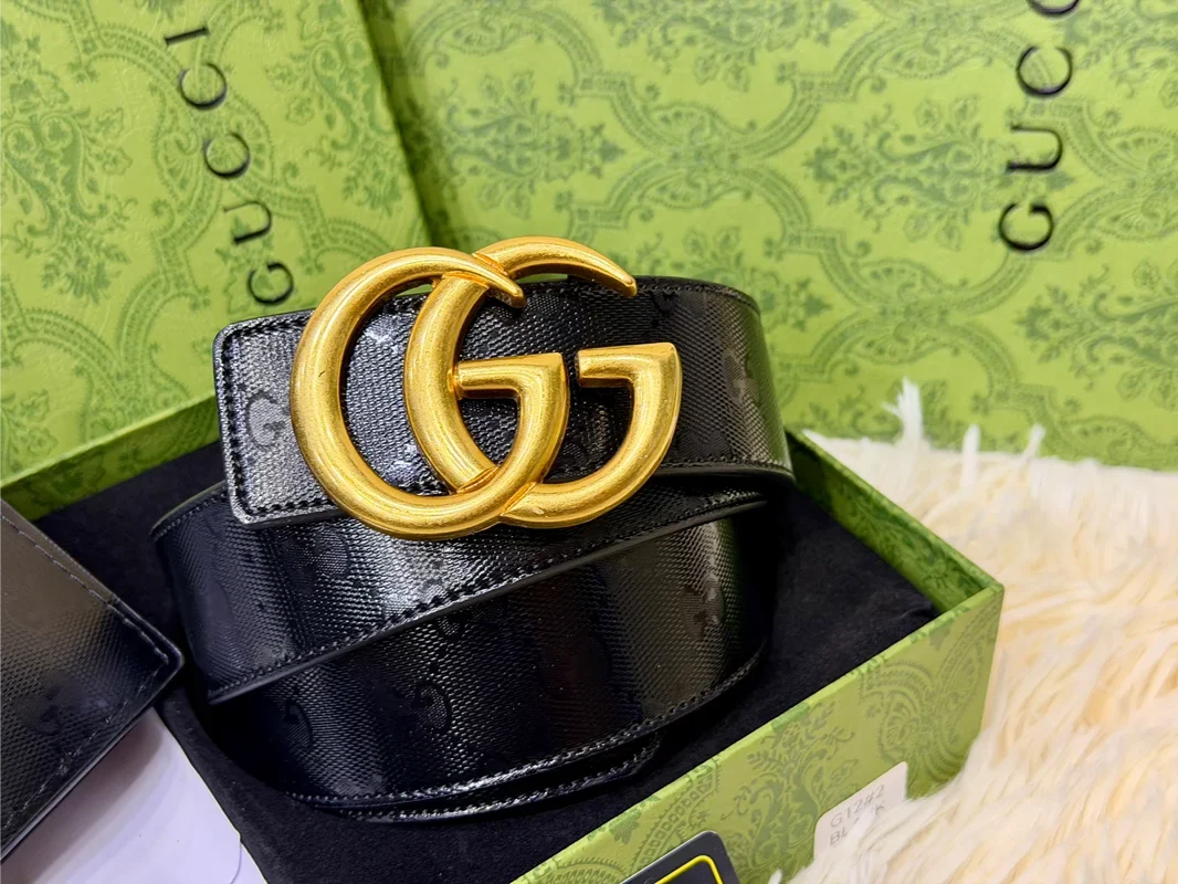 Gucci Black Belt Gift Set with Interchangeable GG Buckles