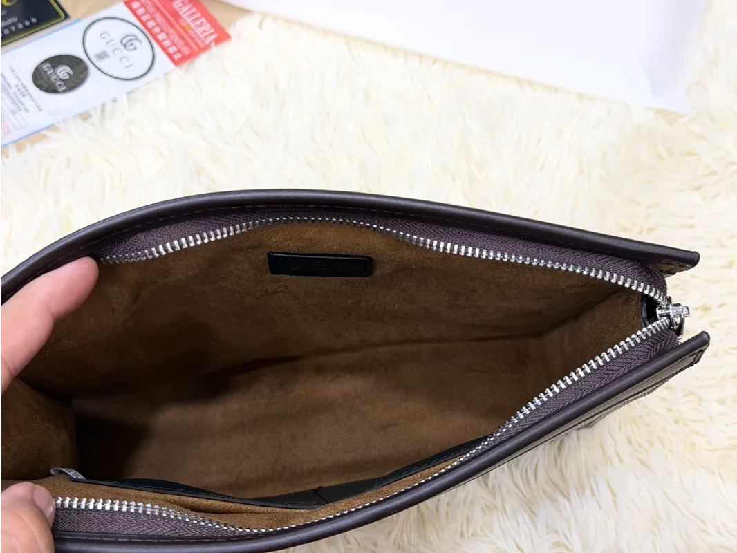 Gucci GG Supreme Bee Print Zip Pouch