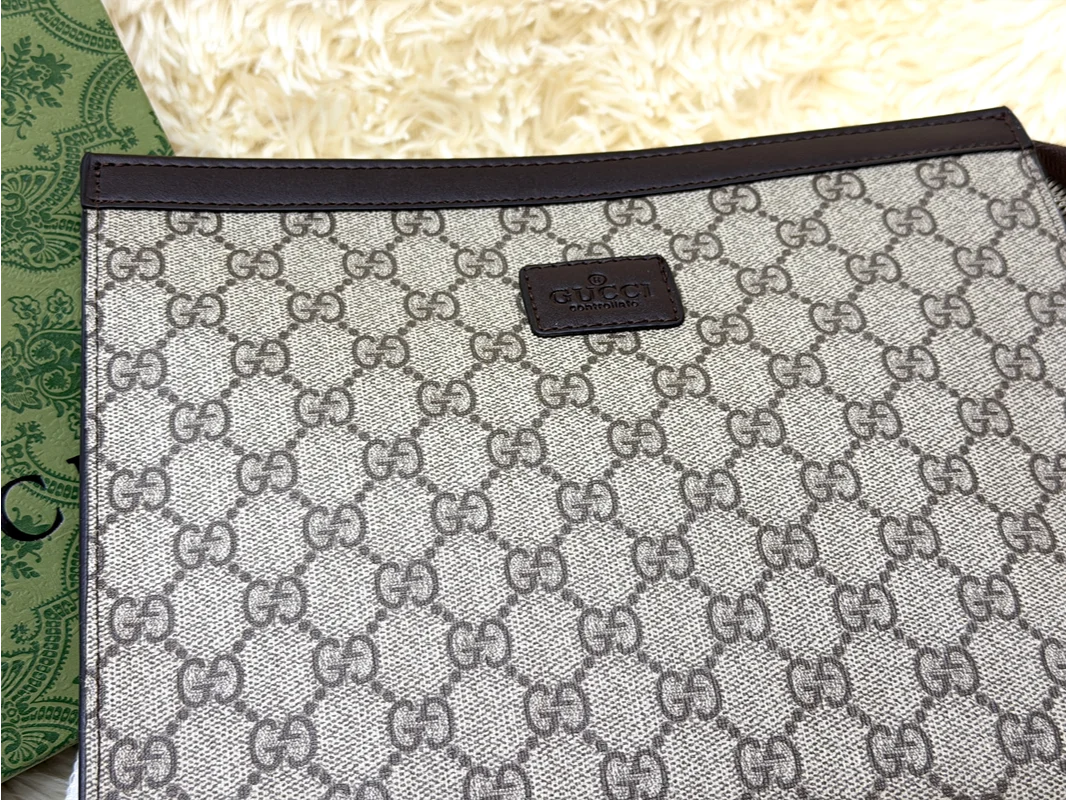 Gucci GG Supreme Beige Monogram Zip Pouch