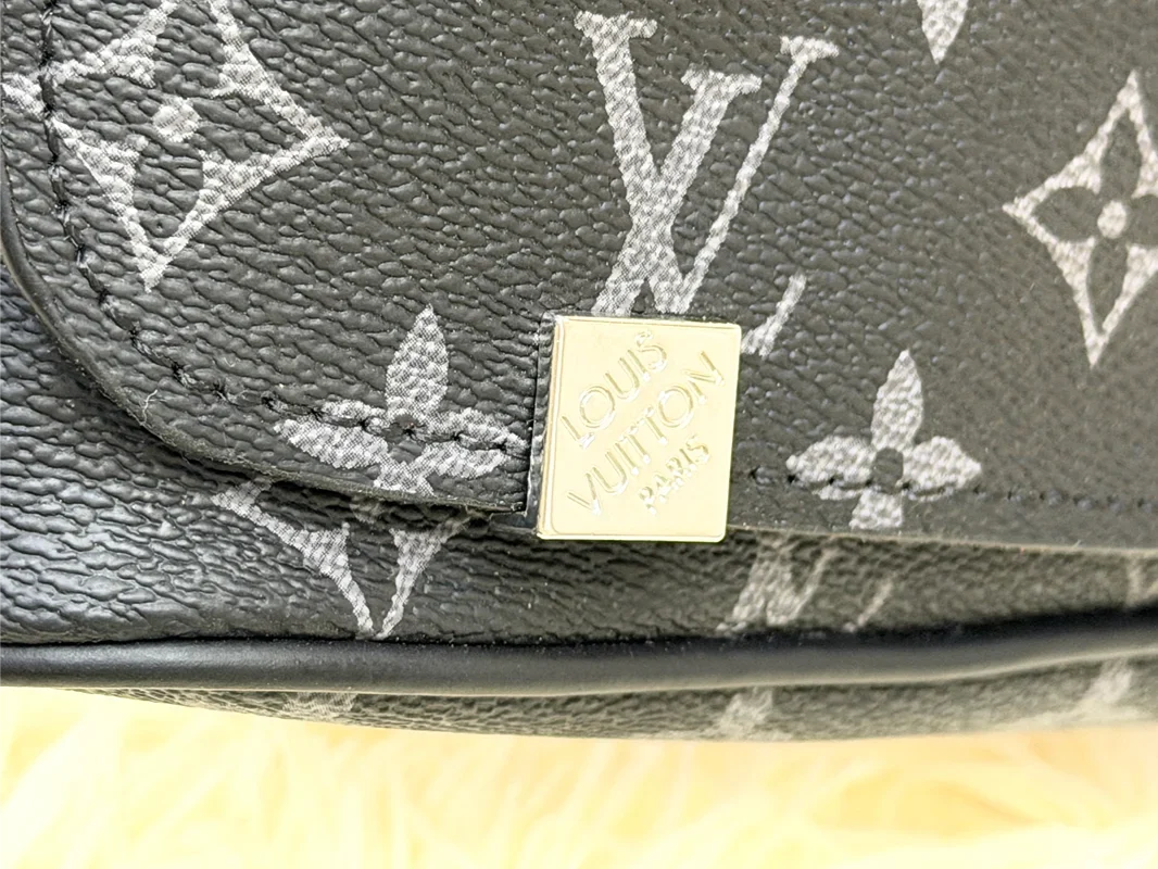 Louis Vuitton Monogram Black Messenger Crossbody Bag